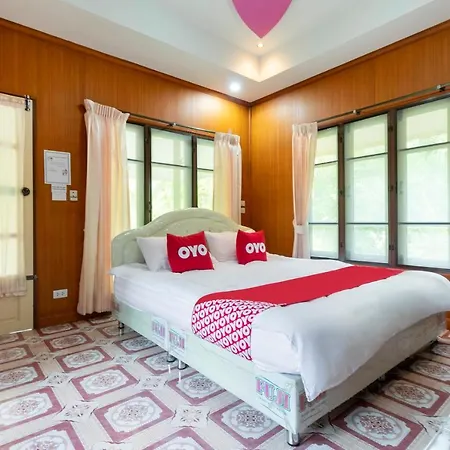 Oyo 1062 Baanrai Kongjaroen Hotell